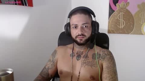 Snapshot of nicolas_torres99 chatting on February 2, 2:17 am nicolas online show from February 2, 2:17 am