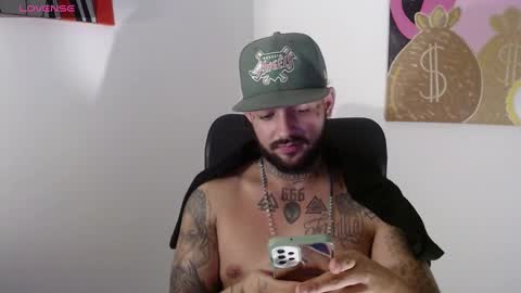 Snapshot of nicolas_torres99 chatting on January 28, 4:18 am nicolas online show from January 28, 4:18 am