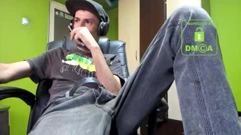 L. Nicolas online show from November 15, 7:54 am