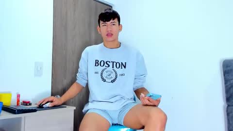 nicolastorres__ online show from November 3, 7:34 am