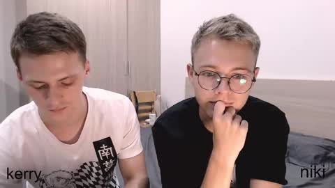 Snapshot of nikikerry_cum_ chatting on October 17, 12:42 pm nikikerry_cum_ online show from October 17, 12:42 pm