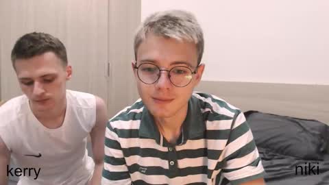 Snapshot of nikikerry_cum_ chatting on September 23, 9:30 am nikikerry_cum_ online show from September 23, 9:30 am