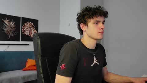 nikki online show from March 30, 2:29 pm