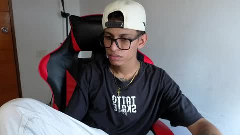 niklaus_wolf online show from March 24, 3:28 pm