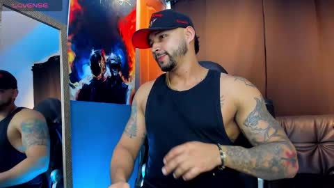 Snapshot of nikolahank1 chatting on December 22, 6:39 am Nikola Hank online show from December 22, 6:39 am