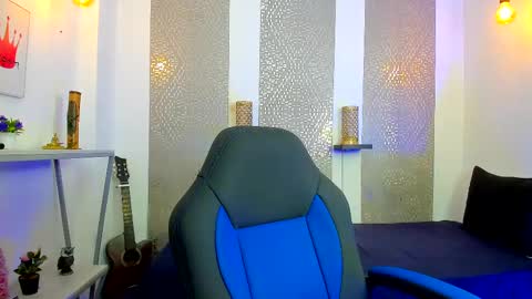 Snapshot of nikolay_gregori chatting on February 23, 4:11 am online show from February 23, 4:11 am