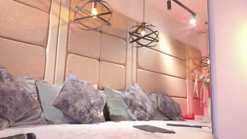 Niko Stone online show from April 25, 5:43 am