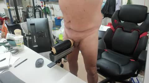 nineinchnail33 online show from December 19, 7:11 pm