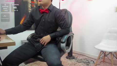 Snapshot of nino_bonnucci chatting on October 18, 12:32 pm nino_bonnucci online show from October 18, 12:32 pm