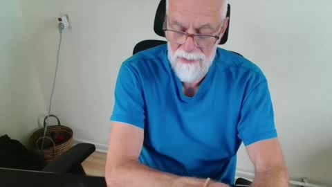 nipplesilverdad55 online show from October 15, 12:57 pm