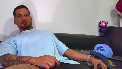 Snapshot of nixon347932 chatting on December 21, 4:52 am Nicolas Muscle online show from December 21, 4:52 am