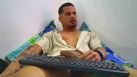 Snapshot of nixon347932 chatting on December 7, 8:22 am Nicolas Muscle online show from December 7, 8:22 am