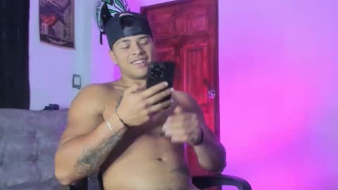 noah_223 online show from April 22, 3:24 am