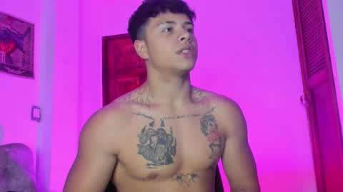 noah_223 online show from February 18, 2:53 am