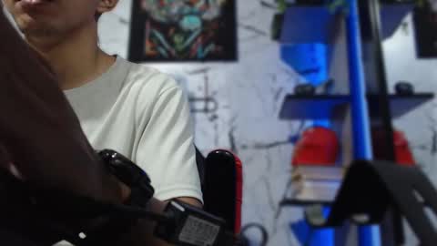 Snapshot of noah_89r chatting on February 16, 4:09 am Sebastian online show from February 16, 4:09 am