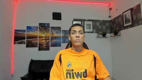 noah_flynn1 online show from April 9, 8:53 am