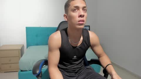 noah_flynn1 online show from April 2, 3:59 am