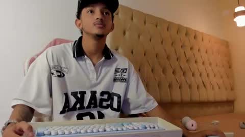 noah_jacksxn online show from July 3, 8:20 am