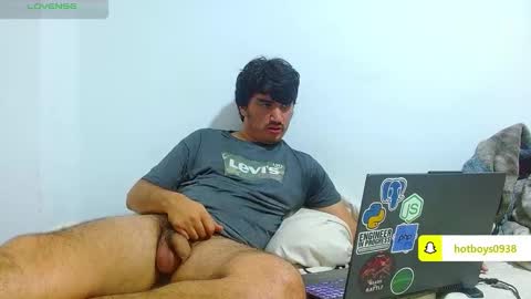 Snapshot of noah_meyer_ chatting on September 18, 4:14 am noah_meyer_ online show from September 18, 4:14 am