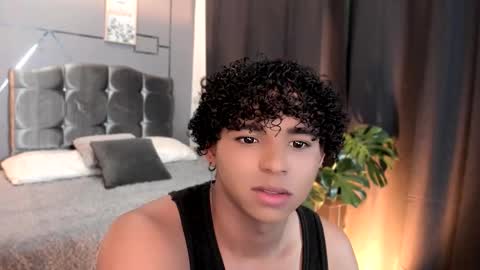 noah_smith04 online show from November 19, 12:27 pm