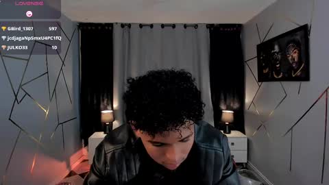 Snapshot of noah_smith04 chatting on February 15, 10:43 pm noah_smith04 online show from February 15, 10:43 pm