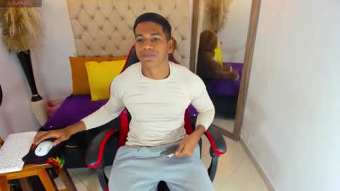 N O AH - S T H O  N E online show from January 16, 2:58 am