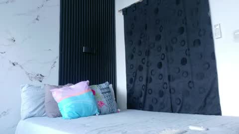 noah tyler  online show from April 22, 7:07 pm