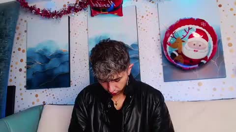 Snapshot of noah_xitruxx chatting on December 27, 12:45 pm Noah online show from December 27, 12:45 pm