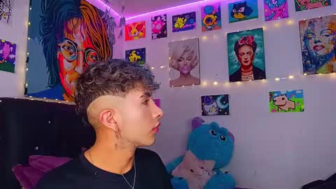 Snapshot of noah_xitruxx chatting on February 8, 3:41 am Noah online show from February 8, 3:41 am