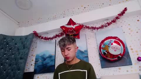 Snapshot of noah_xitruxx chatting on December 28, 12:36 pm Noah online show from December 28, 12:36 pm
