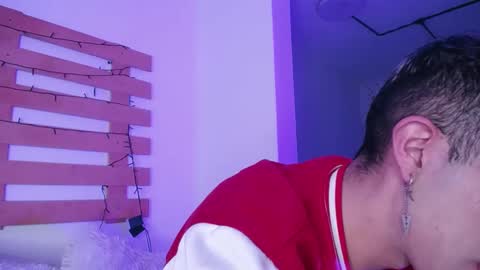 Snapshot of noah_xitruxx chatting on January 14, 12:35 pm Noah online show from January 14, 12:35 pm
