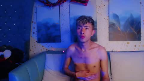 Snapshot of noah_xitruxx chatting on December 18, 12:40 pm Noah online show from December 18, 12:40 pm