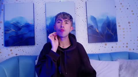 Snapshot of noah_xitruxx chatting on December 13, 1:44 pm Noah online show from December 13, 1:44 pm