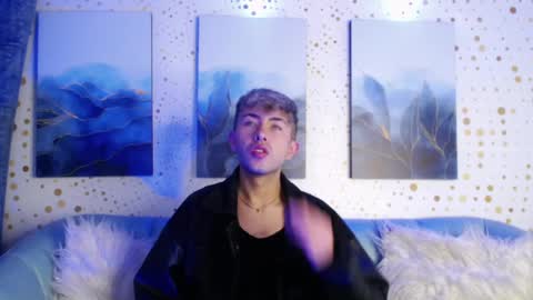 Snapshot of noah_xitruxx chatting on December 14, 1:06 pm Noah online show from December 14, 1:06 pm