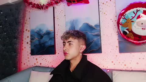 Snapshot of noah_xitruxx chatting on December 25, 1:53 am Noah online show from December 25, 1:53 am