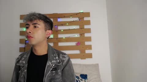 Snapshot of noah_xitruxx chatting on January 15, 12:36 pm Noah online show from January 15, 12:36 pm