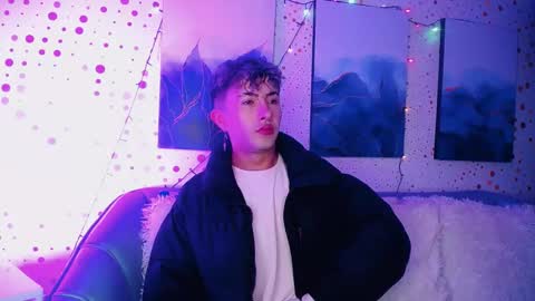 Snapshot of noah_xitruxx chatting on January 29, 1:17 pm Noah online show from January 29, 1:17 pm
