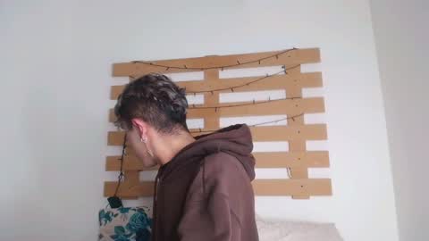 Snapshot of noah_xitruxx chatting on January 16, 12:53 pm Noah online show from January 16, 12:53 pm