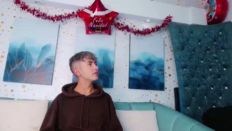 Snapshot of noah_xitruxx chatting on December 31, 12:15 pm Noah online show from December 31, 12:15 pm