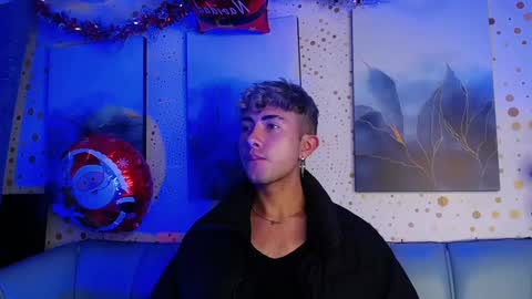 Snapshot of noah_xitruxx chatting on December 19, 3:08 pm Noah online show from December 19, 3:08 pm