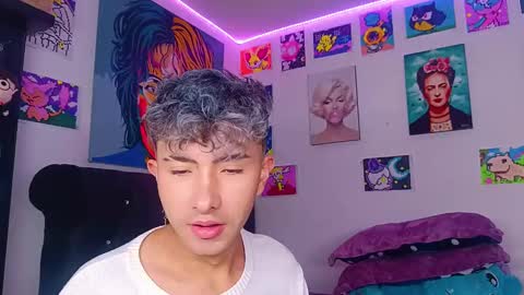 Snapshot of noah_xitruxx chatting on February 6, 4:47 pm Noah online show from February 6, 4:47 pm