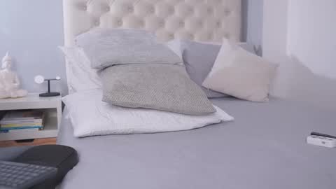 Noah Avery online show from March 6, 2:19 am