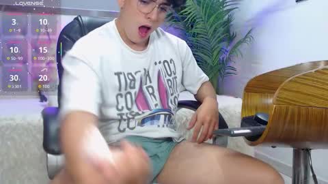 Snapshot of nolan_twink chatting on September 12, 6:52 pm Nolan online show from September 12, 6:52 pm