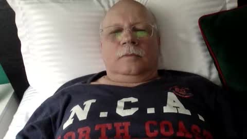 nukiss online show from April 23, 5:15 pm