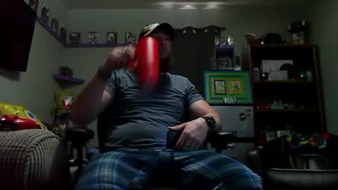 Snapshot of number1dad_ chatting on September 17, 5:14 pm Awwwww Hey Sweetie Pies. Welcome To The Sweetie Pie Lounge. Enjoy The Dad-Cast. SweetCorny Fun-loving Dad Talk. online show from September 17, 5:14 pm