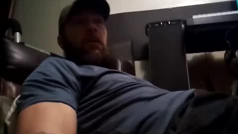 Snapshot of number1dad_ chatting on December 7, 5:20 pm Awwwww Hey Sweetie Pies. Welcome To The Sweetie Pie Lounge. Enjoy The Dad-Cast. SweetCorny Fun-loving Dad Talk. online show from December 7, 5:20 pm