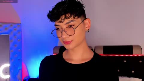   online show from November 9, 3:38 pm