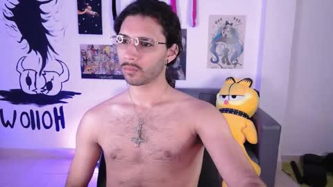Snapshot of oezack__ chatting on February 24, 5:11 am Zack online show from February 24, 5:11 am