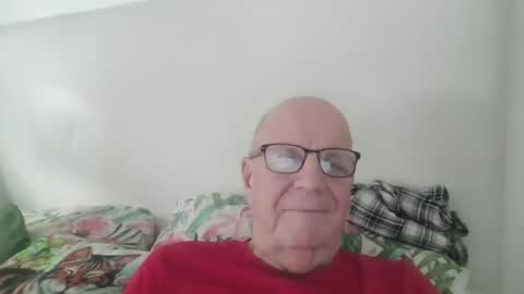Snapshot of oggi95 chatting on October 2, 1:37 pm oggi95 online show from October 2, 1:37 pm
