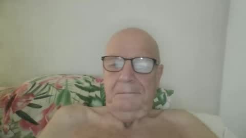 Snapshot of oggi95 chatting on October 5, 6:39 am oggi95 online show from October 5, 6:39 am